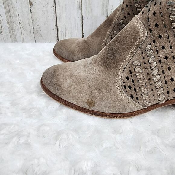 Vince Camuto Suede Ankle Booties Tan Size 8.5 - Picture 11 of 11